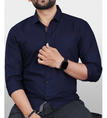 Men Regular Fit Solid Spread Collar Casual Shirt