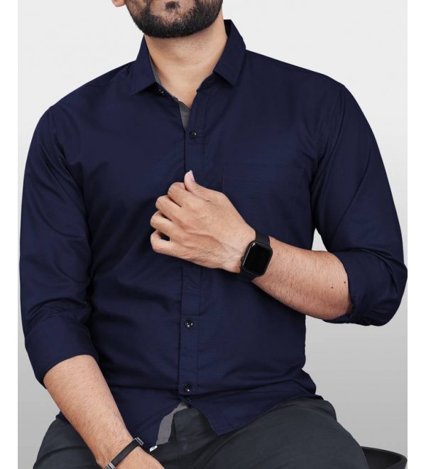 Men Regular Fit Solid Spread Collar Casual Shirt